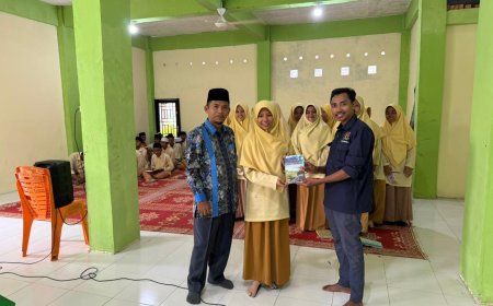 Pengurus PWI Kota Pekanbaru Jadi Narasumber Jurnalistik di Ponpes Darul Qur'an