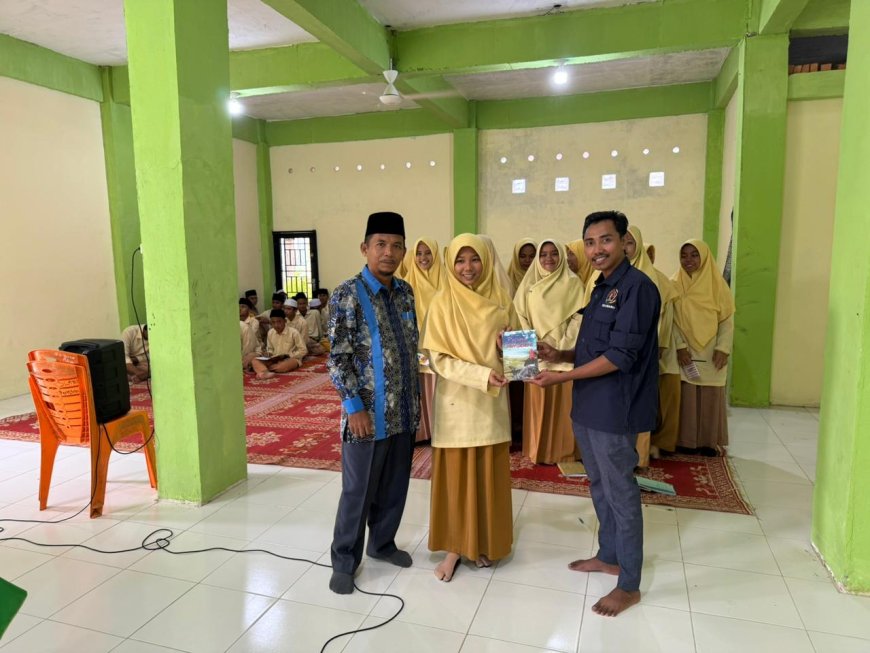 Pengurus PWI Kota Pekanbaru Jadi Narasumber Jurnalistik di Ponpes Darul Qur'an