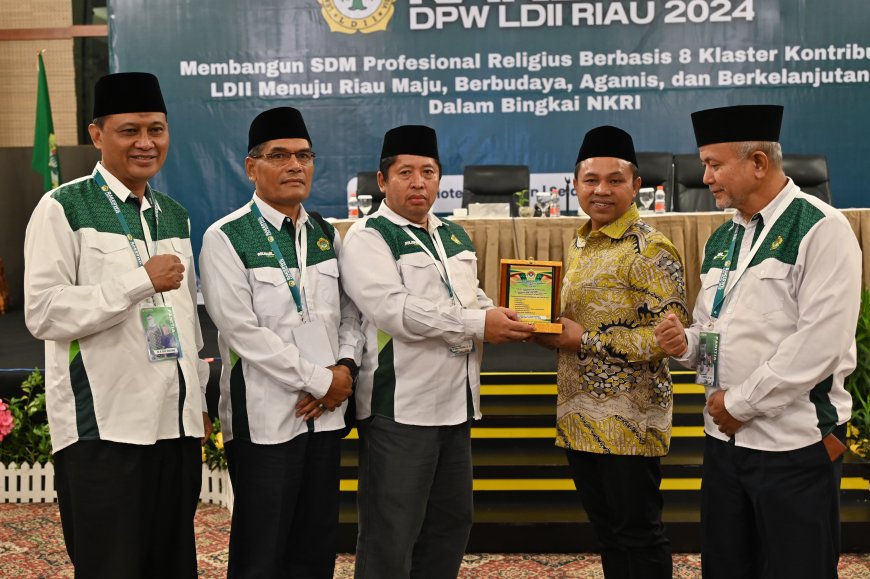 Jelang Debat, Cagubri Abdul Wahid Sempatkan Jadi Narasumber Rakerwil LDII Riau
