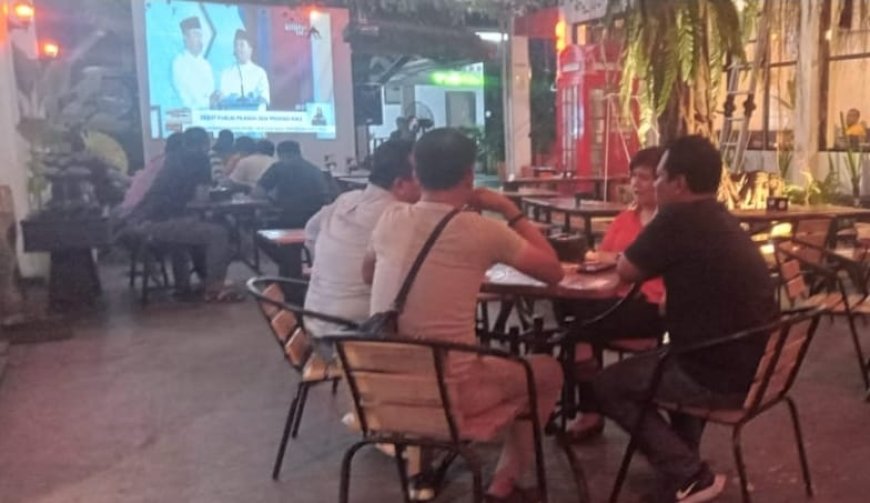 Keseruan Nobar  Debat Kandidat  Calon Gubernur dan Wakil Gubernur Riau di Aqira Cafe