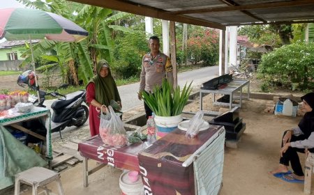 Sambangi Perkebunan Sayur Kelurahan Maharatu, Bhabinkamtibmas Polsek Bukit Raya Intensifkan Patroli Cooling System Jelang Pilkada Serentak 2024