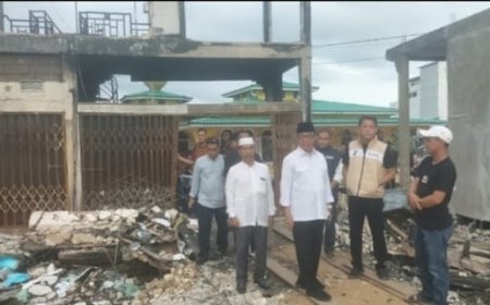 Sampaikan Keprihatinan Mendalam, Calon Wagubri Muhammad Wardan Lihat Lokasi Kebakaran Pasar Belantaraya