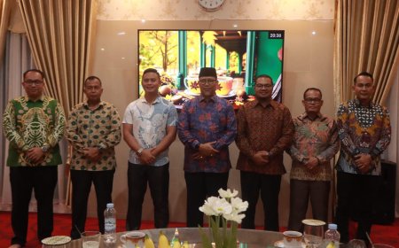Pj Bupati Inhil Erisman Yahya Diwakili Asisten I Setda Tantawi Jauhari Sambut Komandan Lanal Dumai