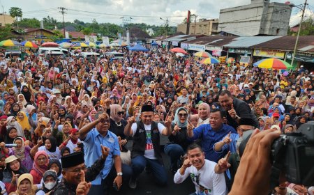 Gelar Kampanye Bermarwah di Kuantan Hilir, Abdul Wahid dan Suhardiman disambut Lautan Massa