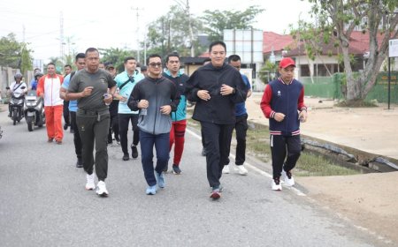 Kapolda Riau Laksanakan Sholat Subuh Berjamaah dan Jalan Santai Bersama Masyarakat Inhil