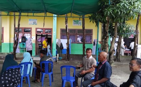 Didominasi Orang-orang Tua, Pemilih Pemula Terlihat Sepi Datang Ke TPS