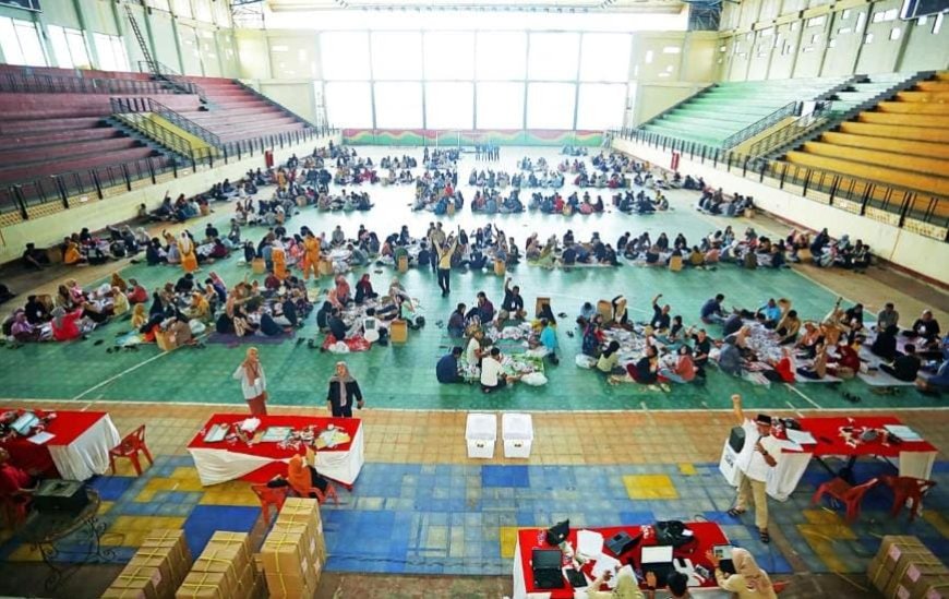 Surat Suara Pilkada Riau Disortir dan Dilipat Dengan Teliti