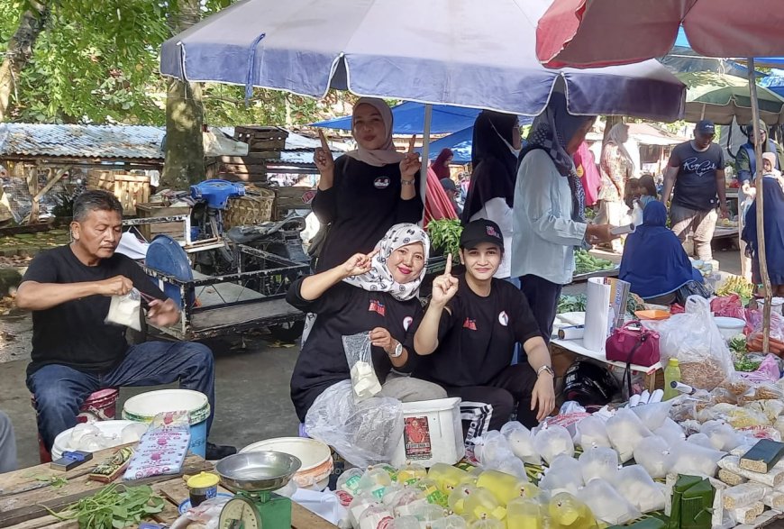 Sambil Jualan Tahu Tempe, Barisan Puan Bertuah Sosialisasi Program Muflihun Di Pasar Rumbai Pekanbaru 