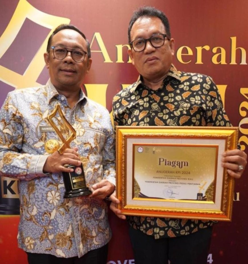 Peduli Penyiaran, Pemprov Riau Terima Penghargaan Dari KPI Pusat