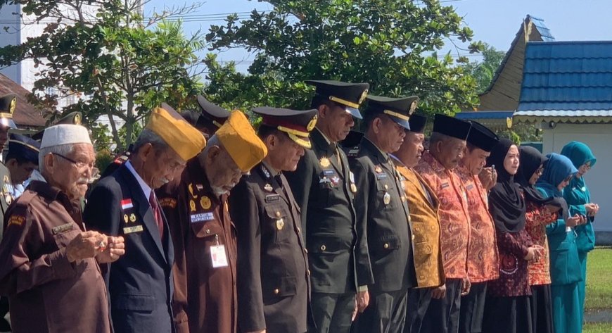 Kodim 0314/Inhil Mengikuti Upacara Ziarah Nasional di Taman Makam Pahlawan Yudha Bakti Tembilahan