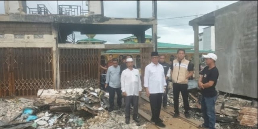 Sampaikan Keprihatinan Mendalam, Calon Wagubri Muhammad Wardan Lihat Lokasi Kebakaran Pasar Belantaraya