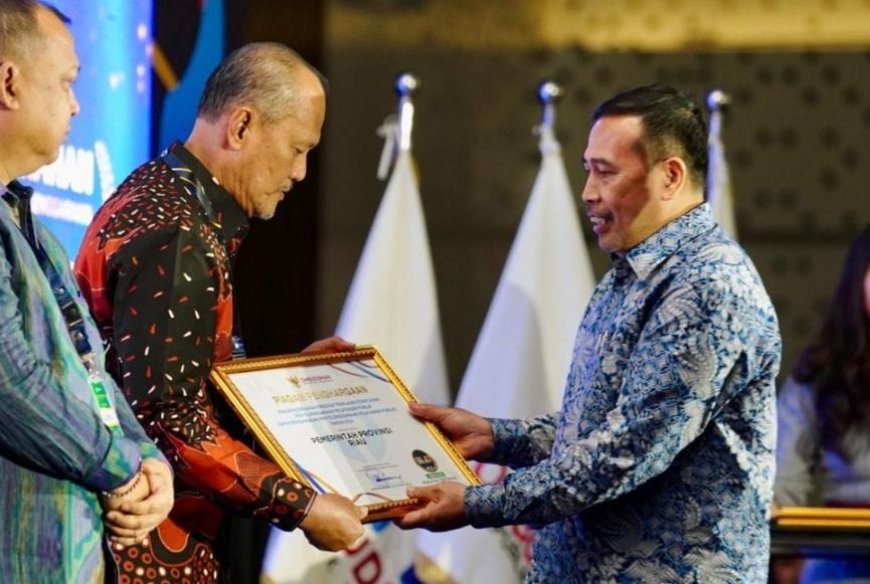 Pemprov Riau Terima Penghargaan Predikat Kepatuhan Penyelenggaraan Pelayanan Publik 2024