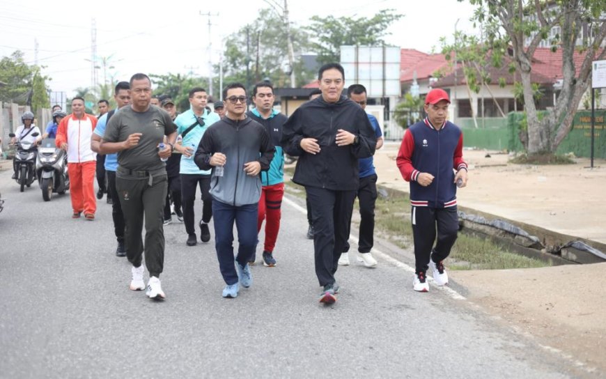 Kapolda Riau Laksanakan Sholat Subuh Berjamaah dan Jalan Santai Bersama Masyarakat Inhil