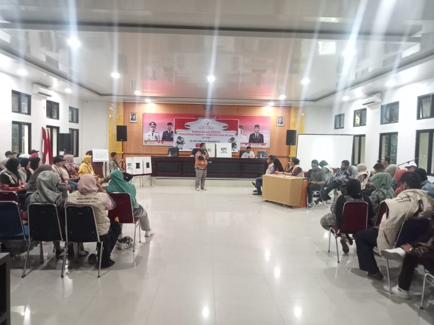 Panwaslu Kecamatan Binawidya Gelar Rakernis untuk Pengawas TPS