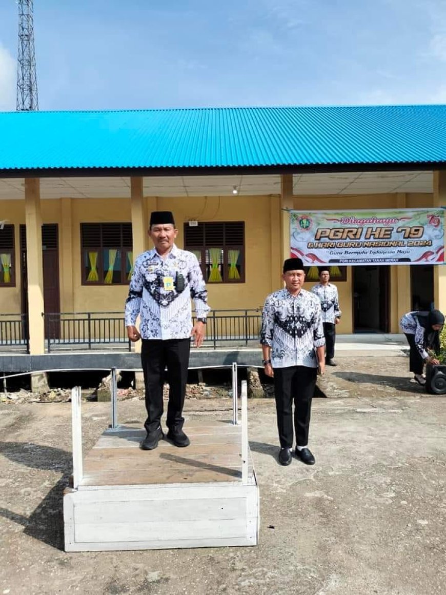 Camat Tanah Merah Jadi Pembina Upacara Pada Hari Guru 2024