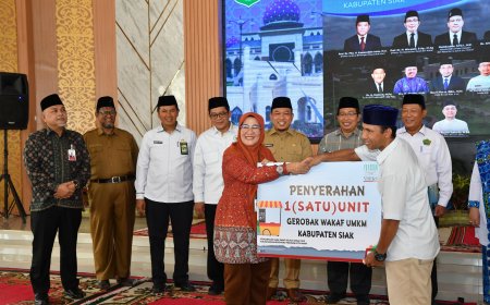 Pelaku UMKM di Siak Terima Wakaf Gerobak dari Program CWLD Seri-002 YBRKS