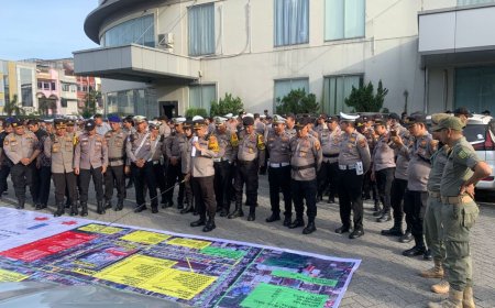 Ratusan Personel Gabungan Amankan Rapat Pleno KPU Riau