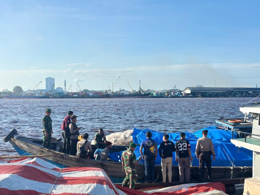 Pengawalan Ketat oleh Aparat Keamanan, Logistik Pilkada Kateman Dikirim ke Tembilahan