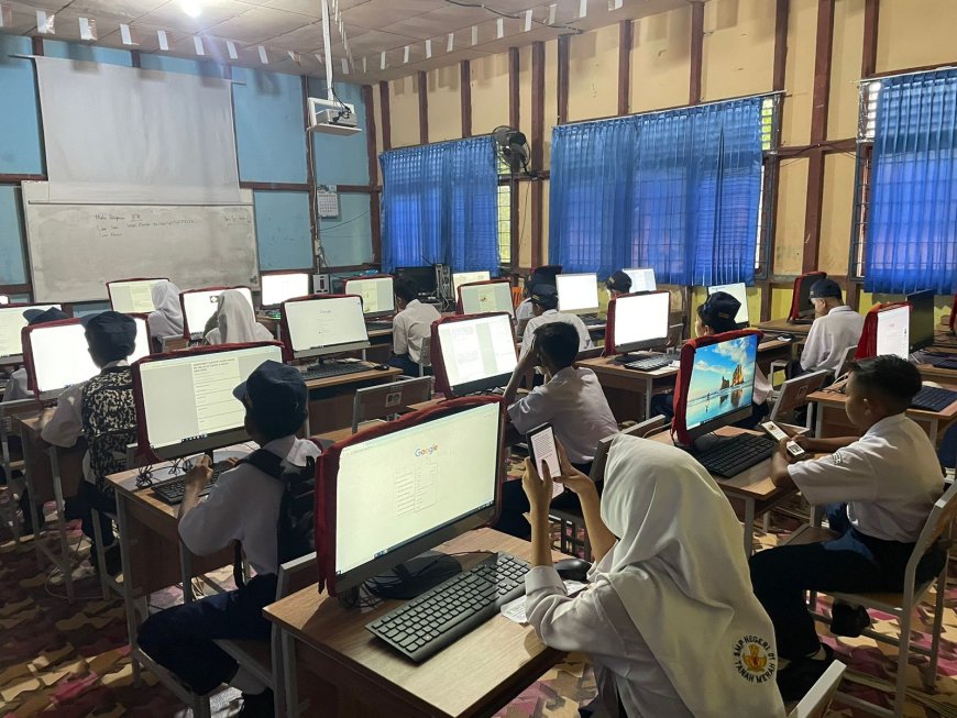 Pelaksanaan Ujian Akhir Semester Secara Online  di SMPN 01 Tanah Merah