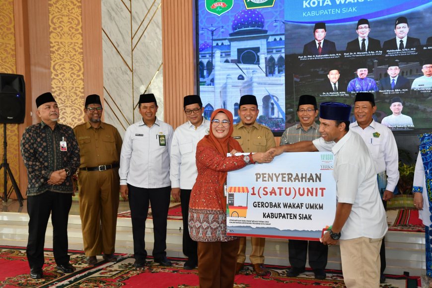 Pelaku UMKM di Siak Terima Wakaf Gerobak dari Program CWLD Seri-002 YBRKS