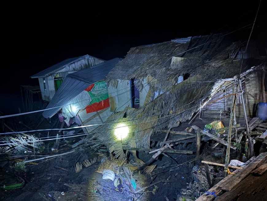 Longsor di Tanah Merah, Inhil, 11 Rumah Ambruk ke Sungai