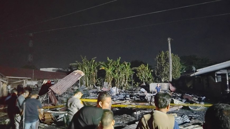 Tujuh Ruko Hangus Terbakar Di Jalan Bakti Pekanbaru