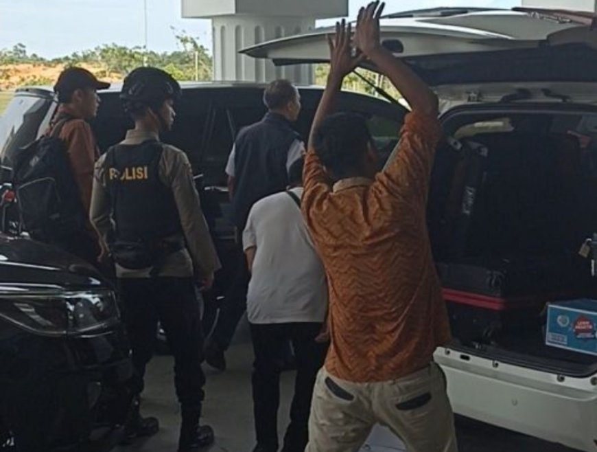 Usai Geledah Kantor, KPK Angkut  Kadishub Pekanbaru