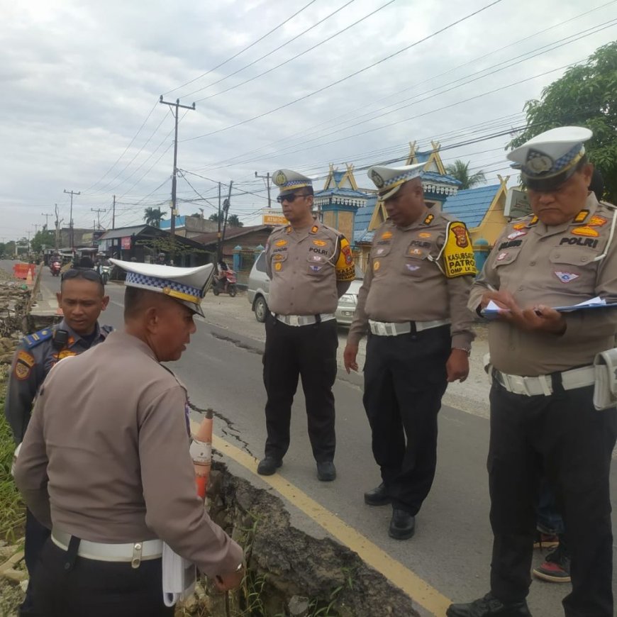 Polda Riau dan Instansi Terkait Tinjau Kondisi Jalan Rusak di Indragiri Hilir untuk Persiapan Operasi Lilin 2024