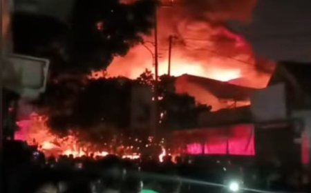 Kebakaran Besar di Gunung Raya, Pekanbaru: Lokasi Diduga Tempat Penimbunan BBM Ilegal