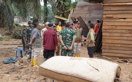 Pemprov Riau Salurkan Bantuan Beras Untuk Korban Banjir di Inhil