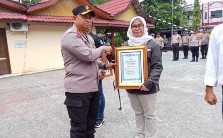 Dinilai Sebagai Mitra Terbaik, Ketua PWI Siak Terima Penghargaan dari Kapolres