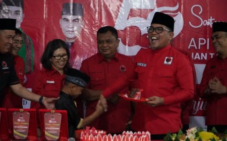 HUT Ke 52, PDI P Riau Berserta Sayap Partai Santuni Anak Panti Asuhan