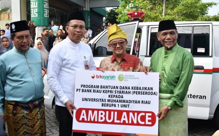 Melalui Menteri Pendidikan, BRK Syariah Serahkan Ambulance untuk UMRI