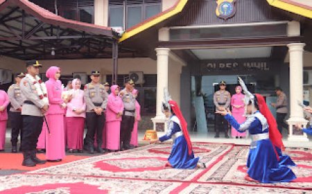 AKBP Farouk Kapolres Inhil yang Baru,AKBP Budi Terharu Saat Pamit