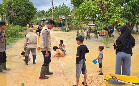 Tim Trauma Healing Polda Riau Berikan Dukungan Psikologi untuk Anak-anak Korban Banjir