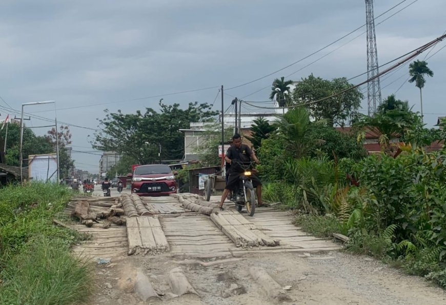 Banyaknya Jembatan Rusak Di Keritang, Aidil Akbar Mahasiswa Keritang: Ini Adalah Tanggung Jawab Pemerintah!