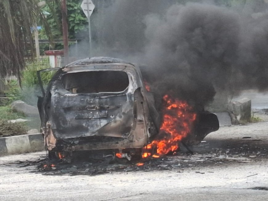 Diduga Kosleting Bagian Tangki Modifikasi, Mobil Avanza Terbakar 
