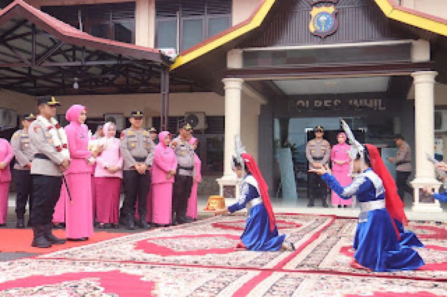 AKBP Farouk Kapolres Inhil yang Baru,AKBP Budi Terharu Saat Pamit