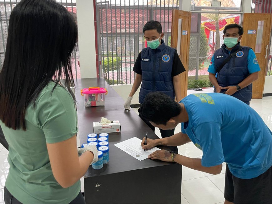Tingkatkan Kewaspadaan Saat Libur Panjang, Rutan Batam Gelar Razia Gabungan dan Tes Urin kepada Warga Binaan