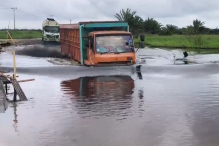 Akses Jalan Sontang-Duri Lumpuh Akibat Banjir