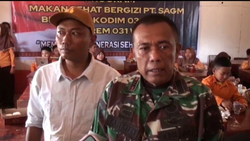 Kodim 0314/Inhil dan PT SAGM Berikan 250 Kotak MBG di SD 021 Kuala Sebatu