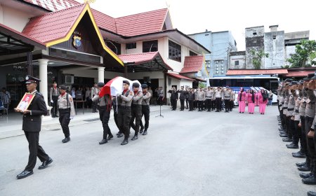 Polres Inhil Lepas Almarhum Iptu Fauzan dengan Upacara