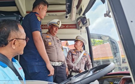 Pastikan Keselamatan Penumpang, Polisi Periksa Kondisi Bus dan Kesehatan Sopir
