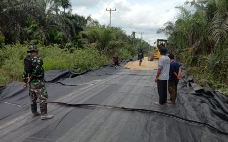 Pra TMMD ke-123, Personel Kodim 0314/Inhil Bahu Membahu Bangun Jalan Poros Mumpa – Karya Tunas Jaya