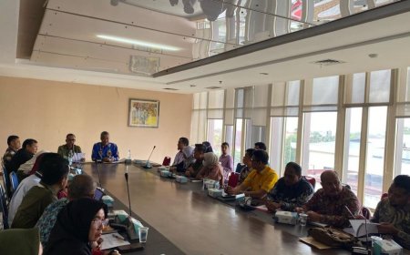 Pemprov Riau Gelar Rapat Persiapan Operasi Pasar Murah HBKN Tahun 2025