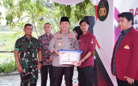 Sambut Ramadhan, Kapolda Riau Salurkan 2.250 Paket Sembako Untuk Mahasiswa