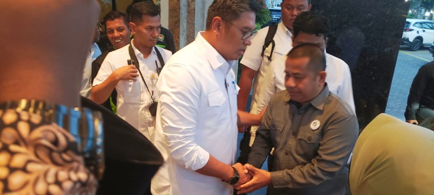 Kedekatan Tengku Efrisyah Putra Bersama  Wamen Pertanian Saat Pelantikkan  DPD APPSI Pelalawan 2025-2030