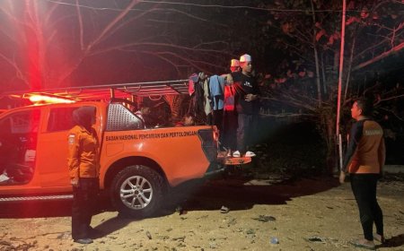 Puluhan Santri Terjebak Banjir, Basarnas Lakukan Evakuasi