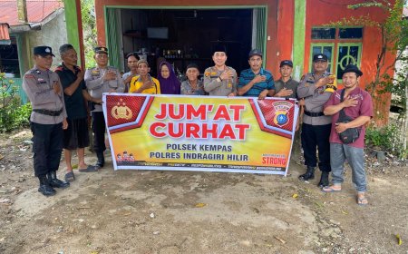 Polsek Kempas Gelar Jumat Curhat, Berikan Paket Ramadhan Kepada Lansia, Wujudkan Kepedulian dan Persaudaraan.