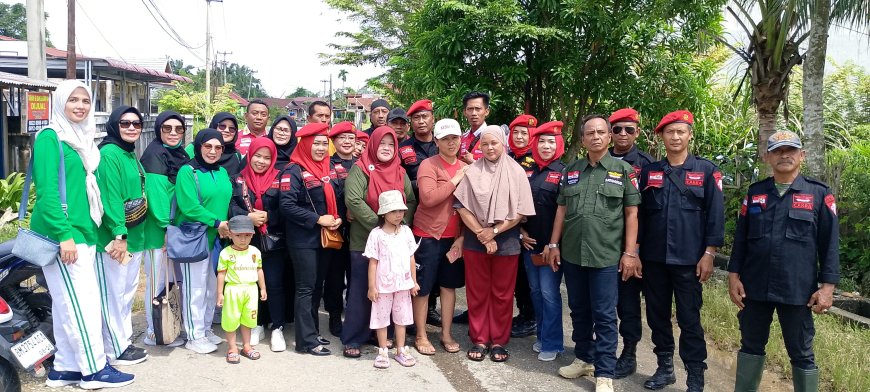 Turun Langsung Ke Lokasi Banjir, DKD Garda Prabawo Provinisi Riau Salurkan Bantuan